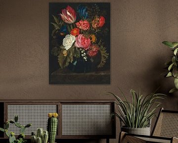 Stilleven van rozen, anjers, een tulp en andere bloemen in een glazen vaas, Maria van Oosterwijck