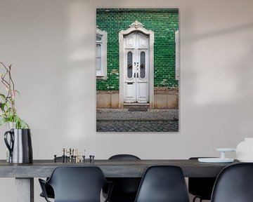 Portugese deur Olhão groen | Reisfotografie Portugal van Sanne Overeijnder