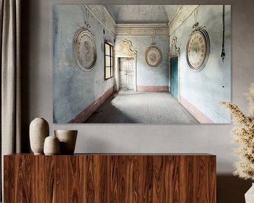 Blauer Raum in verlassener Villa von UEG Photography