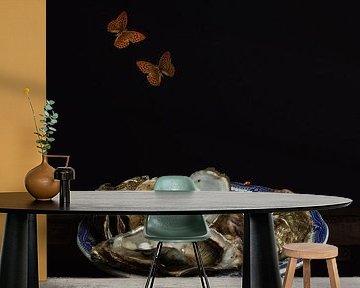 Still life Oysters on a Delft blue plate by Fine Art Flower - Artist Sander van Laar