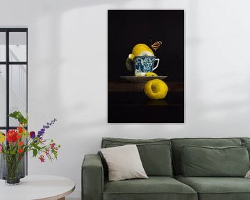Stilleven citroen in een chinees porselein theekopje van Sander Van Laar