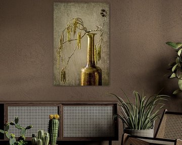 Stillleben Vase mit  Erlenkätzchen. Grünes Kupfer von Alie Ekkelenkamp