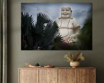 Fröhlicher Riesenbuddha in Vietnam von Karel Ham