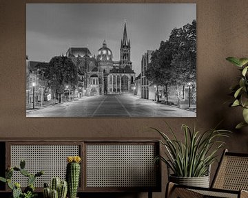 Aachener Dom schwarz-weiß von Michael Valjak
