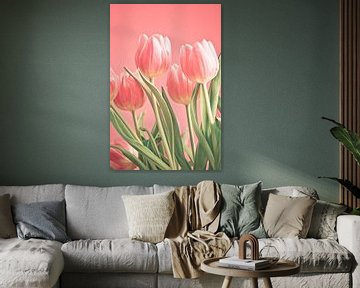 Bouquet de tulipes sur fond rose sur Jolanda Aalbers