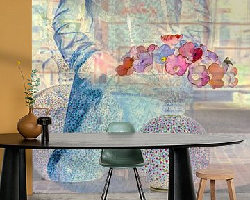 Transparant blauw met vaas roze bloemen van Stephaniek Putman