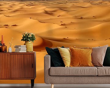 Walking at the curved sand dunes (Morocco) van Tux Photography