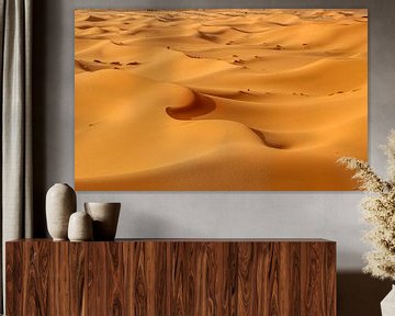 Walking at the Curved Sand Dunes (Marokka) von Tux Photography