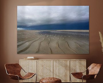 Herannahende Gewitterwolken über dem Strand der Insel Texel von Sjoerd van der Wal