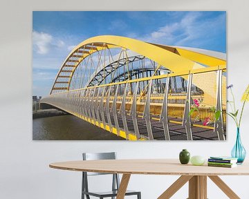 Hogeweidebrug (gele brug) over het Amsterdam-RIjnkanaal in Utrecht van Robin Verhoef