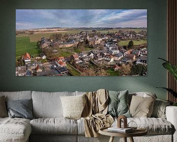 Dronepanorama van het kerkdorpje Mechelen in Zuid-Limburg van John Kreukniet