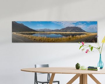 Kluane Lake Yukon, panorama van het meer in het ochtend licht van Hans den Otter fotografie