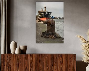Visserschip Helen Mary afgemeerd aan de kade in de haven van scheepskijkerhavenfotografie