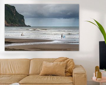 Vissers op het strand bij Gunung Kidul van Anges van der Logt