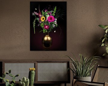 Stilleven bloemen in een vaas: "Vrolijk roze" van Marjolein van Middelkoop