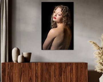 Studio Porträt einer 21 Jahre alten weißen blonden Frau zeigt ihre von Werner Lerooy