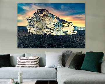 Eisform am Strand von Jökulsárlón bei Sonnenuntergang in Island von Sjoerd van der Wal Fotografie