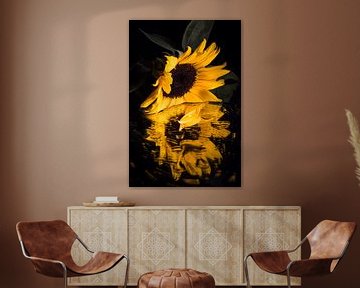 Die gelbe Sonnenblume mit dem verlorenen Blatt von Marjolijn van den Berg