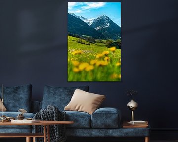 Vue pittoresque sur l'Allgäu printanier et ses montagnes sur Leo Schindzielorz