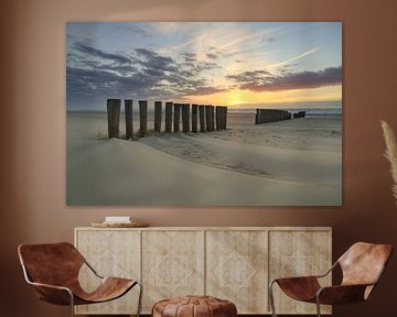 Hollands strand met palen van FotoBob