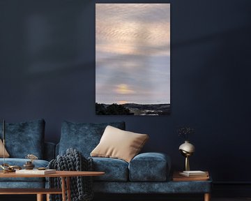 Zee, duinen en zonsondergang in staande foto van Simone Janssen