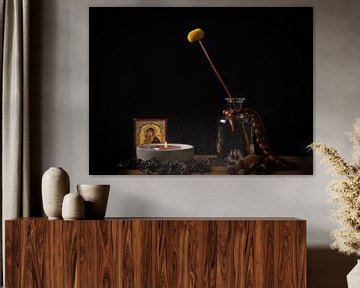 Nature morte en couleur avec bougie sur Jurgen van Hest