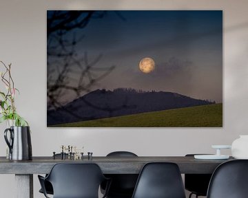 Volle maan boven Dörnberg van Stephan Zaun