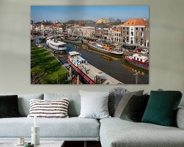 Prachtige uitzicht op een gracht in de stad Zwolle van Jolanda Aalbers