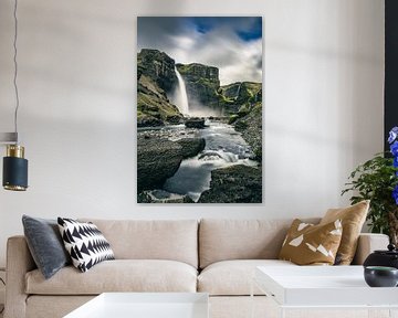 Uitzicht op de Haifoss waterval vanaf de Fossa rivier in IJsland