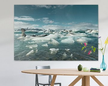 Icebergs flottant dans le lagon du glacier Jokulsalon en Islande. sur Sjoerd van der Wal Photographie