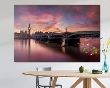 Londen Westminster Bridge bij zonsondergang. van Voss Fine Art Fotografie
