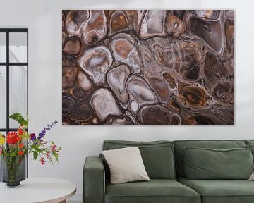 Abstract: Vloeibare bruin tinten van Marjolijn van den Berg
