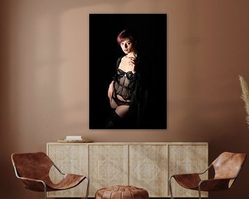 Portrait glamour en studio d'une femme blanche de 23 ans portant un short, sur Werner Lerooy