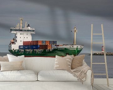 Containerschip voorbij de pieren naar de haven Amsterdam. van scheepskijkerhavenfotografie