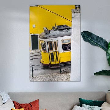 Gelbe Straßenbahn in Lissabon