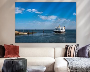 Ferry-boat dans le port de Nordstrand sur la côte de la mer du Nord sur Rico Ködder