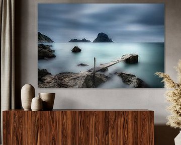 Baai van Ibiza in zacht sfeerlicht. van Voss Fine Art Fotografie