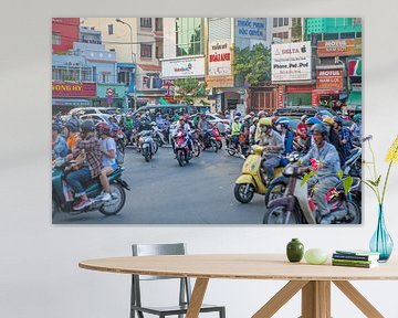 Bromfietsen in de straten van Saigon (Vietnam) van t.ART