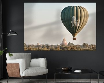 Hete luchtballon over Bagan van Marianne Kiefer PHOTOGRAPHY