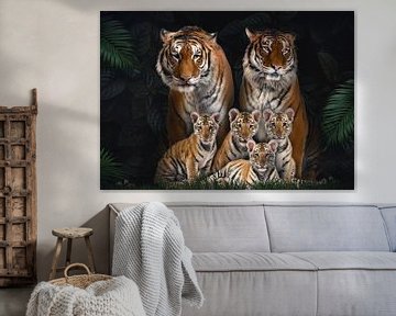 Tigerfamilie mit 4 Jungtieren von Bert Hooijer