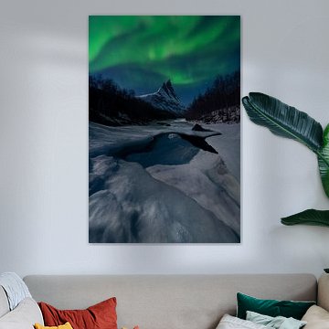 Noorderlicht boven Otertinden in Noord Noorwegen.