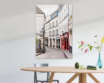 Ruhige kleine Straße in Montmatre, Paris - Reisefotografie von Dana Schoenmaker