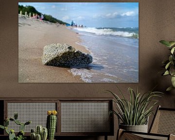 Stein am Strand der Ostsee in Polen von Heiko Kueverling