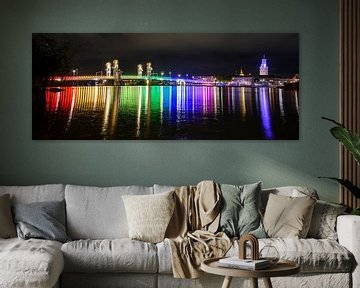 Le pont de la ville de Kampen illuminé aux couleurs de l'arc-en-ciel sur Sjoerd van der Wal Photographie