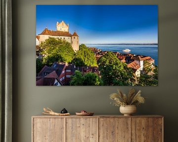 Oud kasteel en een schip op de grond in Meersburg