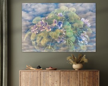 Bloemetjes in paars blauw met wolkenlucht van Lisette Rijkers