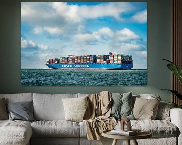 Containerschip van COSCO SHIPPING verlaat de haven van Rotterdam van Sjoerd van der Wal Fotografie