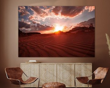 Sonnenuntergang im Wadi Rum von Astrid van der Eerden