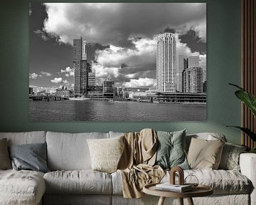 Skyline Rotterdam Kop van Zuid: blik op de Wilhelminapier (zwart-wit) van Rick Van der Poorten