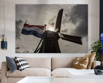 Mill navigue contre les nuages hollandais. sur Zaankanteropavontuur